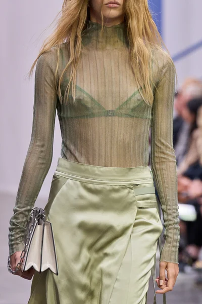 Look 13